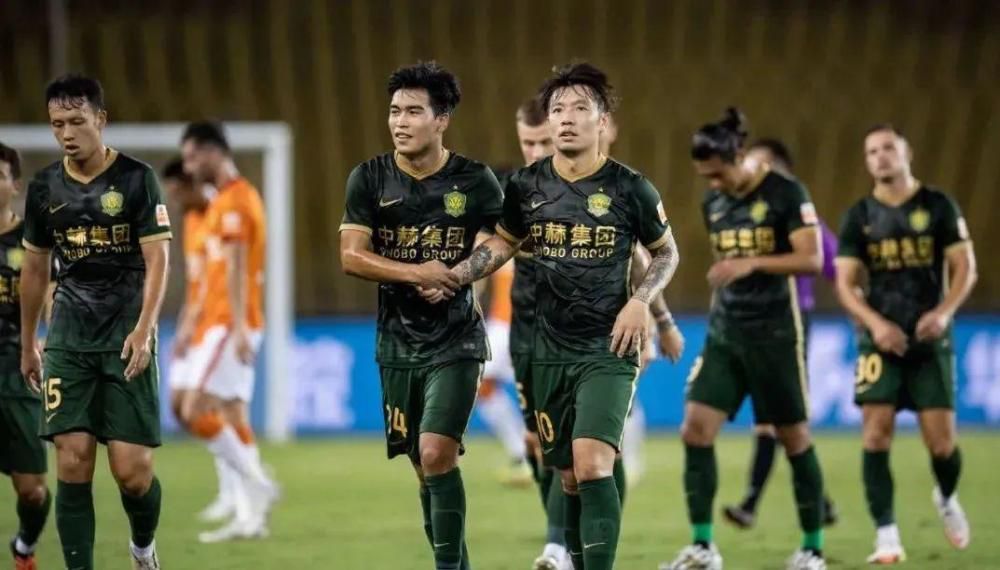 或许由于猫古怪的习性和眼中透出的迷离善变的神秘，远在古埃及时代，人们就已将猫与魔法、巫术联系在一起。